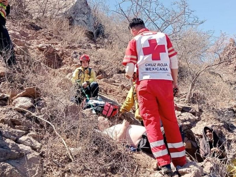 Rescatan a persona atrapada en el Tetakawi