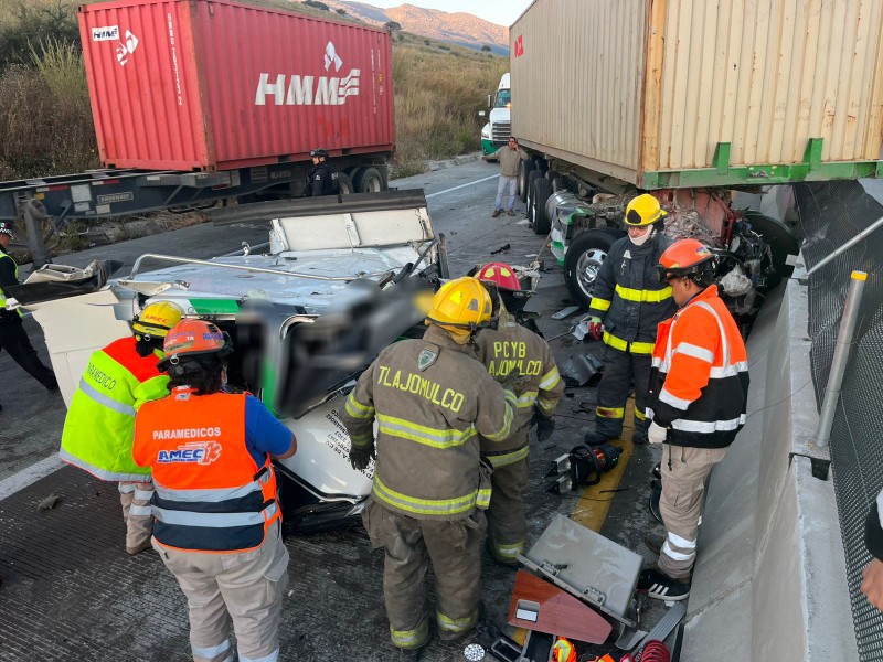 Rescatan a persona que quedó prensada tras accidente en el Macrolibramiento