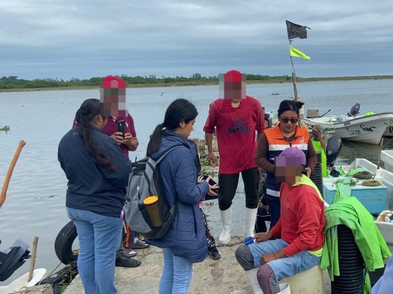 Rescatan a pescadores en Cazones de Herrera