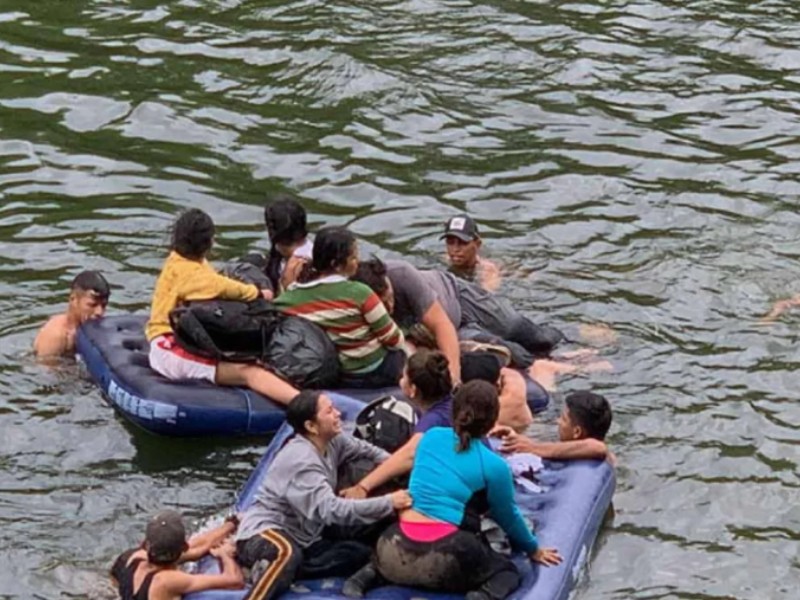 Rescatan a seis migrantes en el Río Bravo