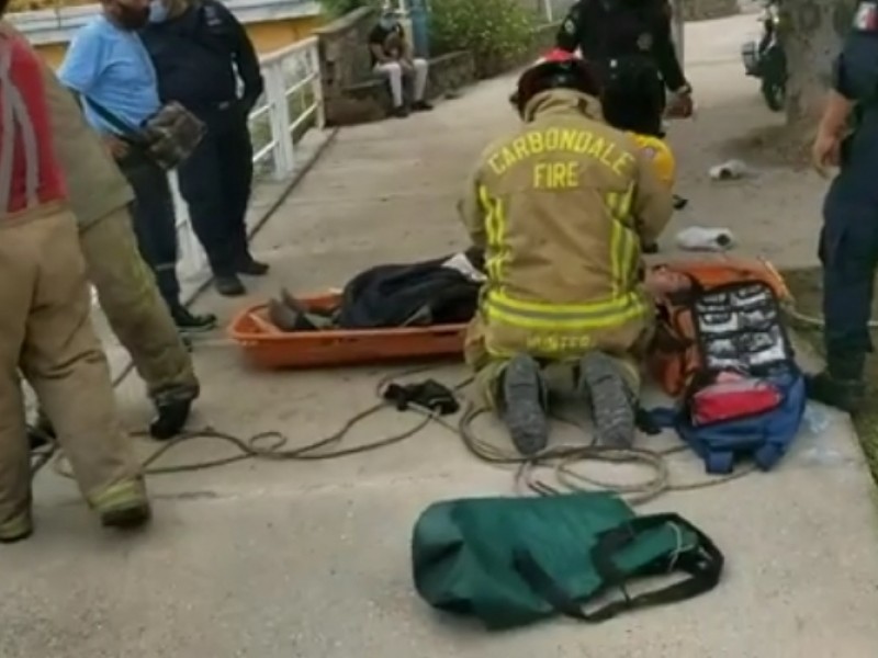 Rescatan a sujeto que cayó al río Sabinal