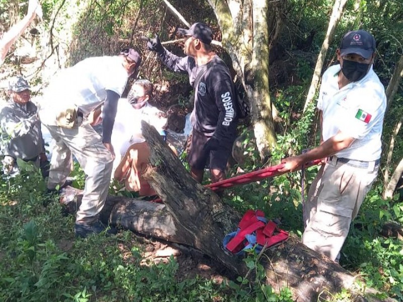 Rescatan a trabajador de CONAGUA que cayó a Río Acaponeta