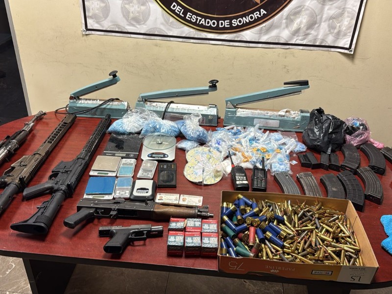 Rescatan a tres personas y aseguran armas en Cajeme