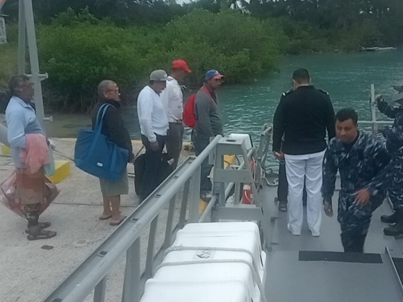 Rescatan a tripulación encallada en Isla Lobos; uno desaparecido