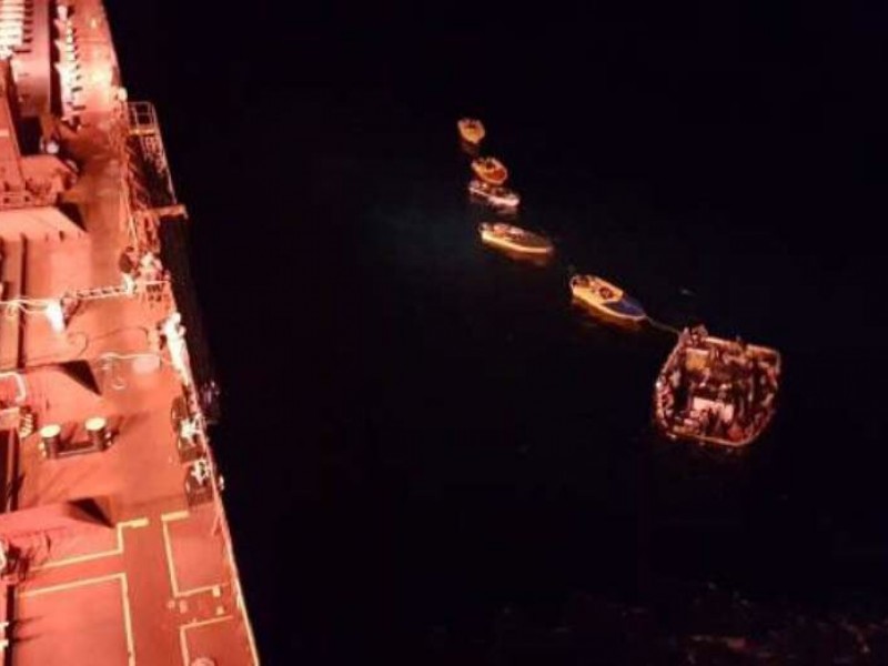 Rescatan a tripulantes de barco atunero