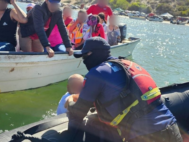 Rescatan a turista de Nayarit que cayó de una lancha