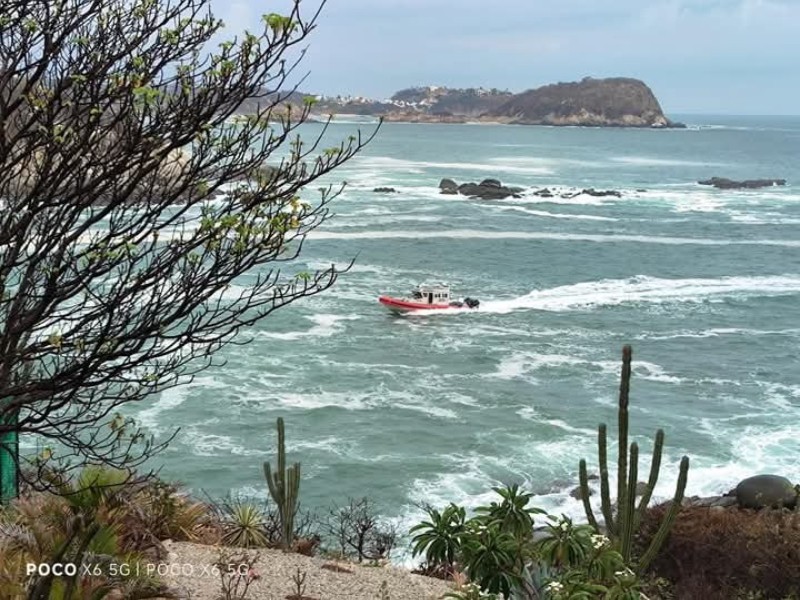 Rescatan a turistas en playa el arrocito, Huatulco