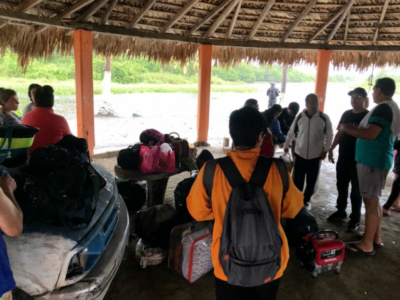 Rescatan a turistas Michoacanos varados en San Valentín