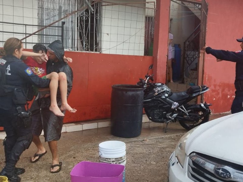 Rescatan a un menor arrastrado por el arroyo El Canalecón