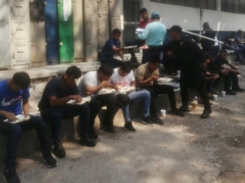 Rescatan autoridades 22 migrantes en Ocozocoautla