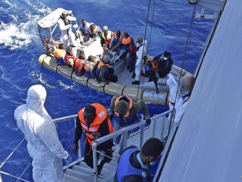 Rescatan cerca de 400 inmigrantes en España