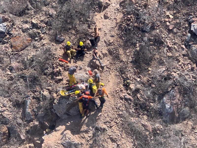 Rescatan con éxito a joven lesionada en Tetakawi