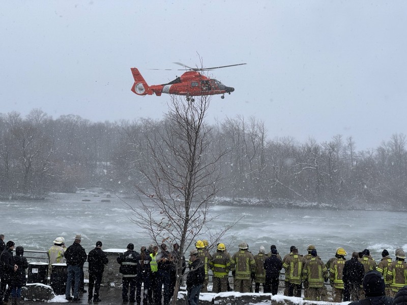 Rescatan cuerpo de mujer que murió en cataratas del Niágara