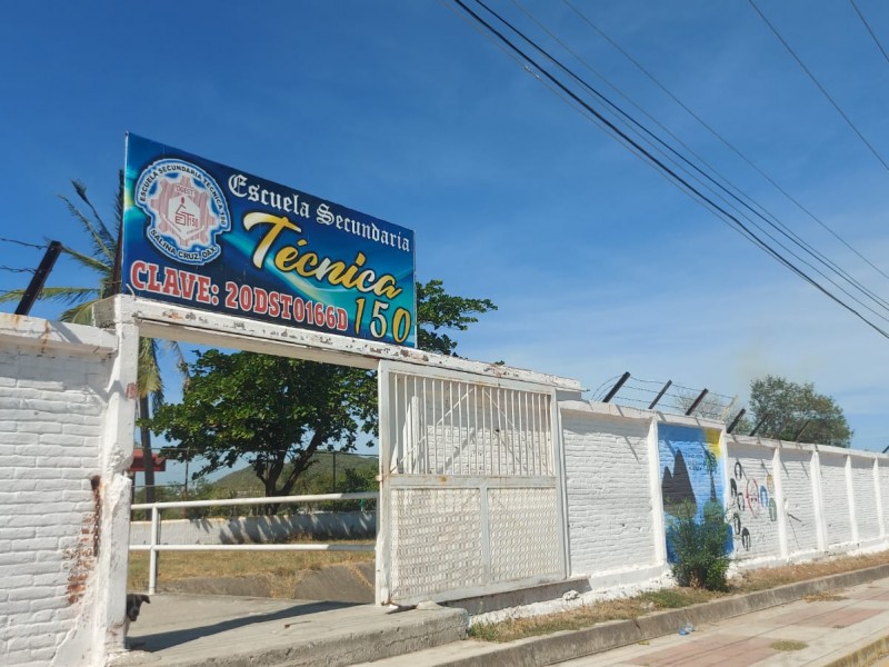 Rescatan perrito dentro de la Escuela Técnica 150