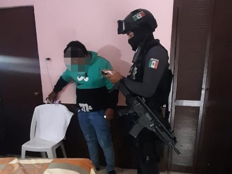 Rescatan sujeto enganchado por extorsión; estaba en hotel de Tepic