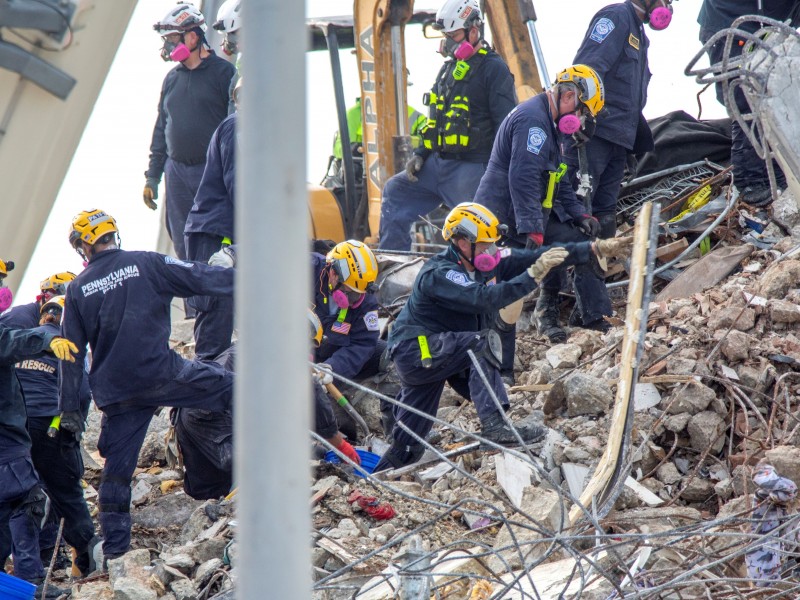 Rescatan tres cuerpos más del edificio colapsado en Miami