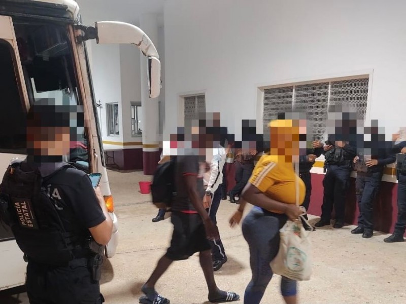 Resguarda SSP 50 migrantes en Cosoleacaque y Minatitlán