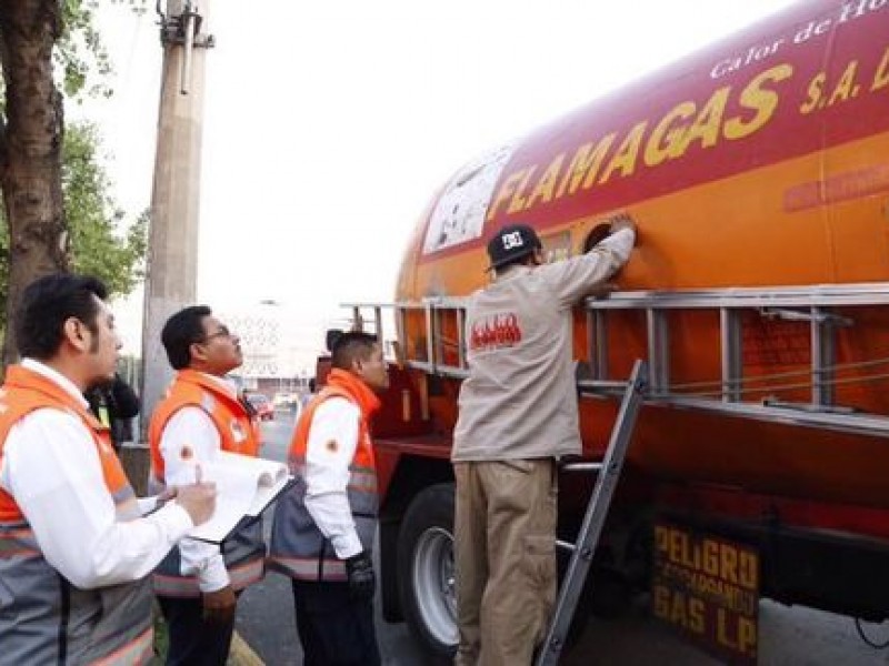 Resguardan autotanques de gas por no cumplir seguridad