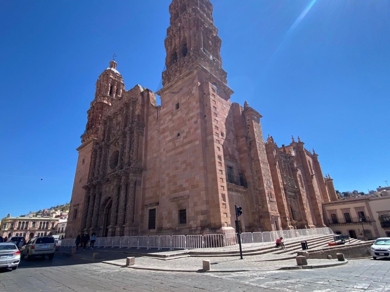 Resguardan monumentos por marcha 8M en Zacatecas