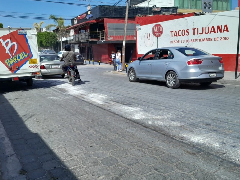 residuos de rastro sobre vialidad generan fétidos olores