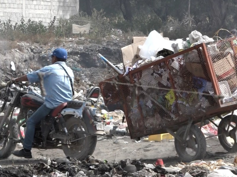 Residuos en basurero de Miahuatlán: se esparcen y contaminan