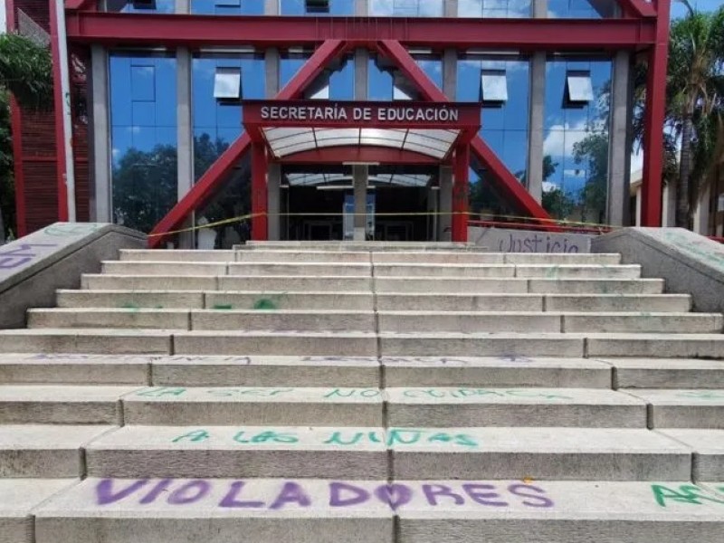 Responsabilizan a 4 funcionarios de primaria por agresión contra estudiantes