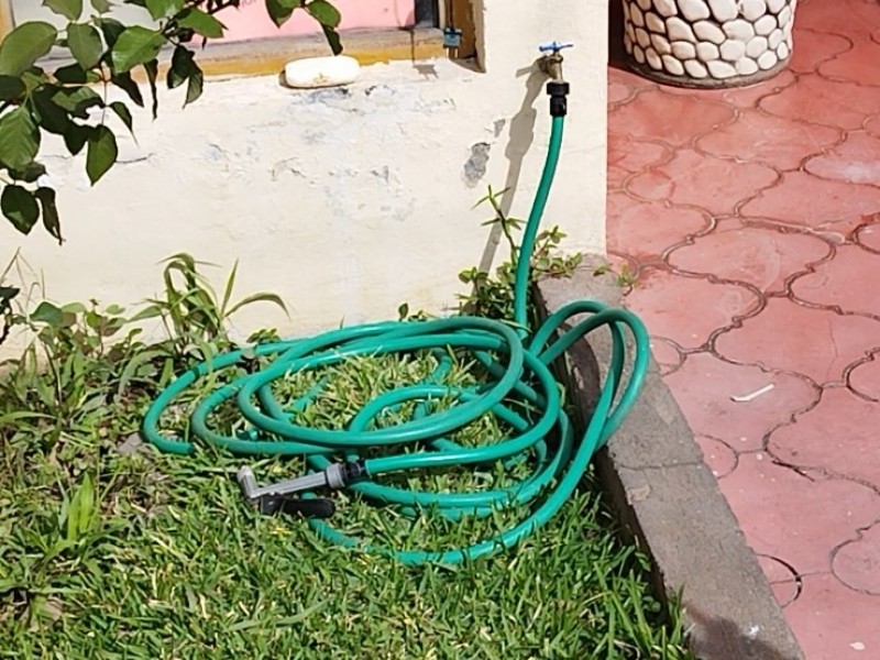 Restablecen servicio de agua potable en colonias de Jacona