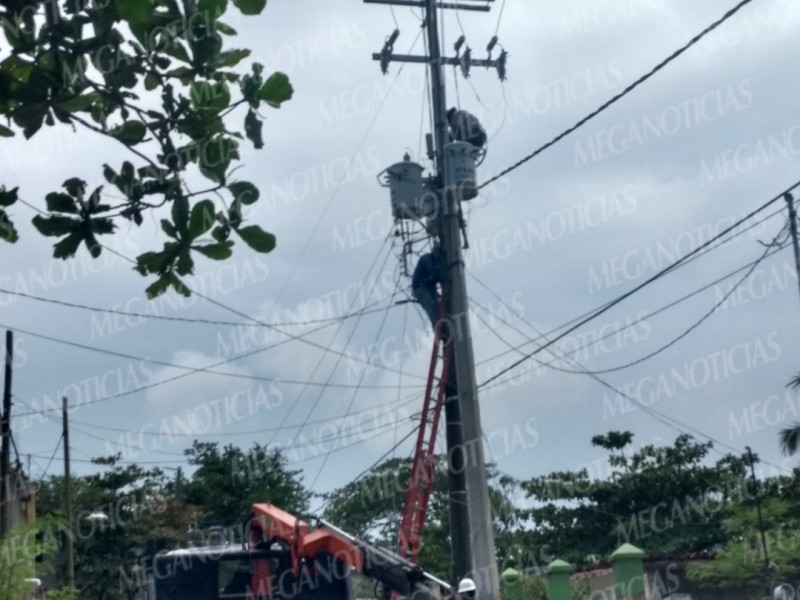 Restablecen servicio de electricidad en colonias de SC