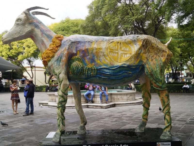 Venderán réplicas de chivo para restaurar escultura dañada