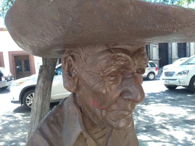 Restauran escultura de El Paletero que fue vandalizada