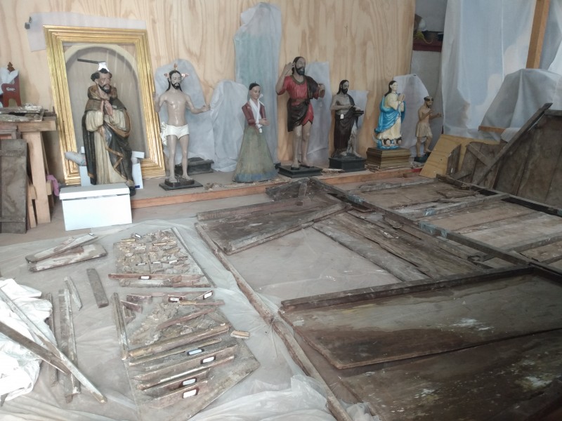 Restauran imágenes de santos dañadas por el sismo