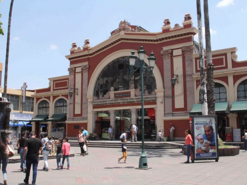 Restauran techumbre del mercado Morelos en Zamora