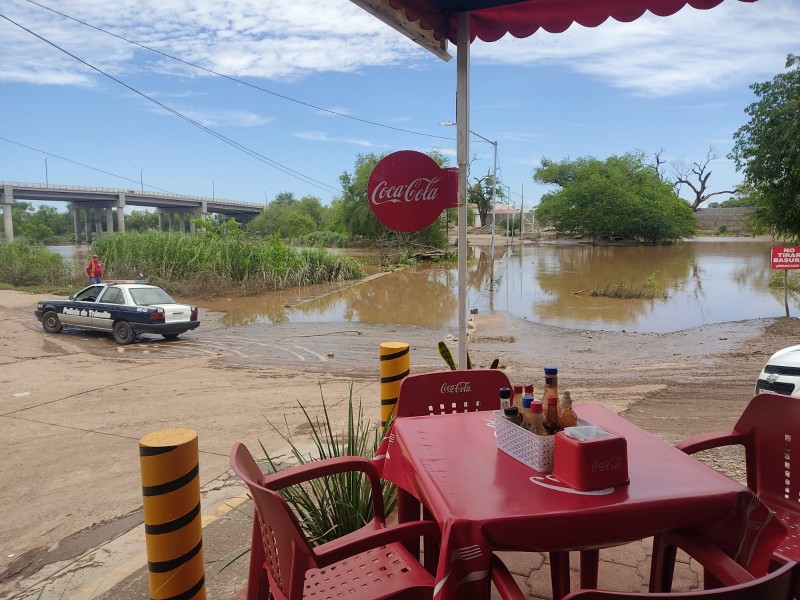 Restauranteros, afectados tras desbordamiento del Río Sinaloa en Guasave