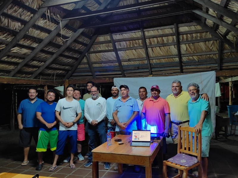 Restauranteros de Puerto Vicente, reciben capacitación por presencia de cocodrilo