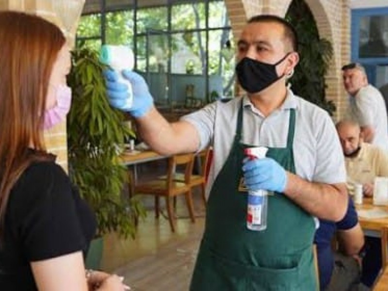 Restauranteros refuerzan medidas sanitarias