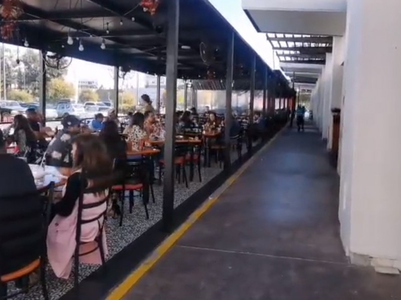 Restaurantes esperan recuperación económica tras reapertura total.