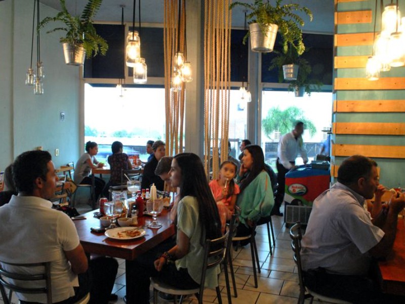 Restaurantes reportan baja en ventas con inicio de clases en Veracruz