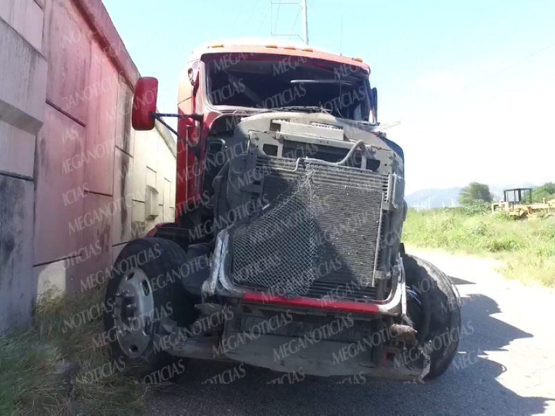 Restringen el paso de camiones por fuertes vientos