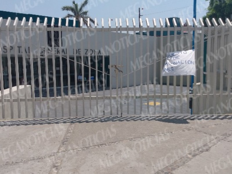 Limitan la entrada de personas al IMSS, Salina Cruz