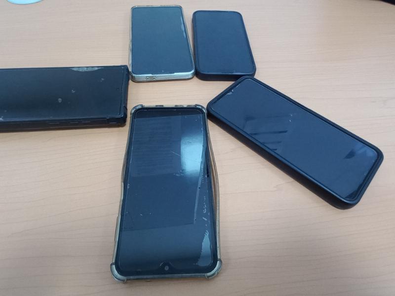 Restringirán celulares en escuelas; Guanajuato aún debe definir reglas para su aplicación