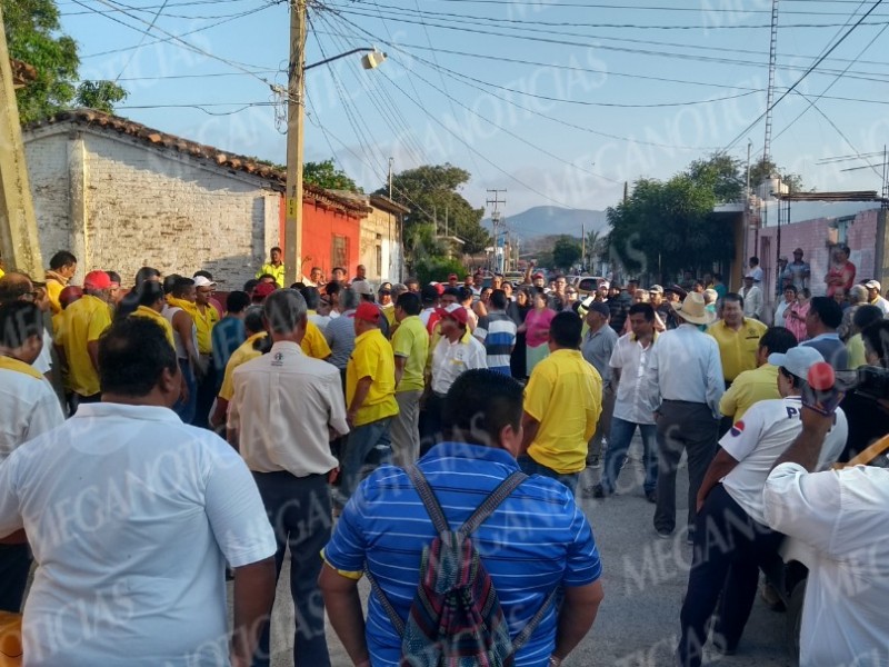 Retienen 21 taxis del Sitio San Jerónimo