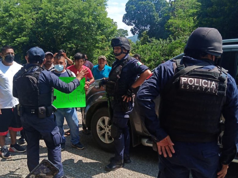 Retienen a alcalde y desarman a policías estatales en Jocotepec