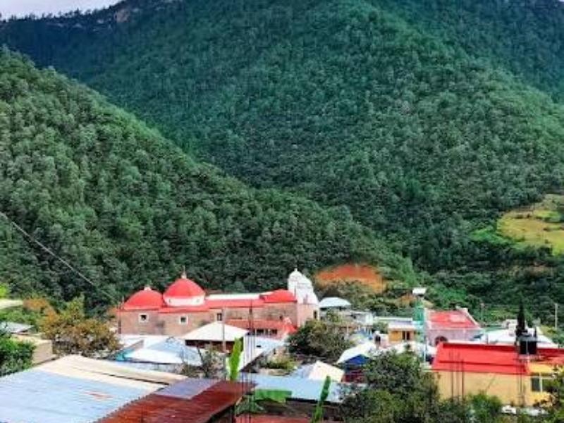 Retienen a tres comuneros en Teojomulco por disputa territorial histórica
