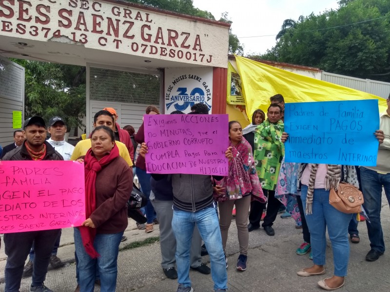 Retienen unidades para hacer presión al gobierno estatal