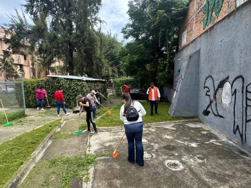 Retiran 15 toneladas de basura en 7 colonias de Guadalajara