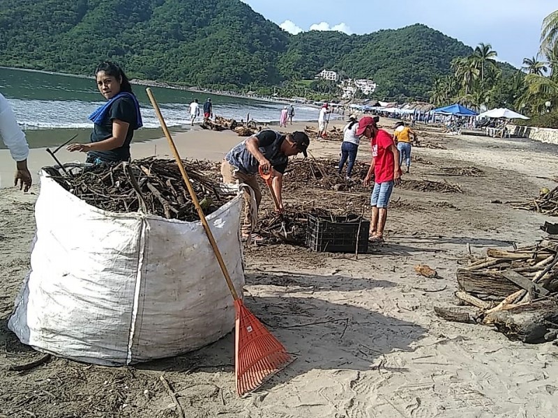 Retiran 15 toneladas de basura en playas de Manzanillo