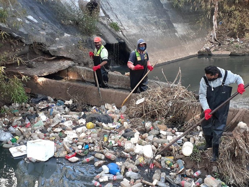 Retiran 2 toneladas de basura del Río Chiquito