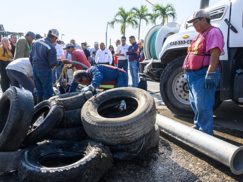 Retiran 60 llantas de los drenes pluviales de Tuxpan