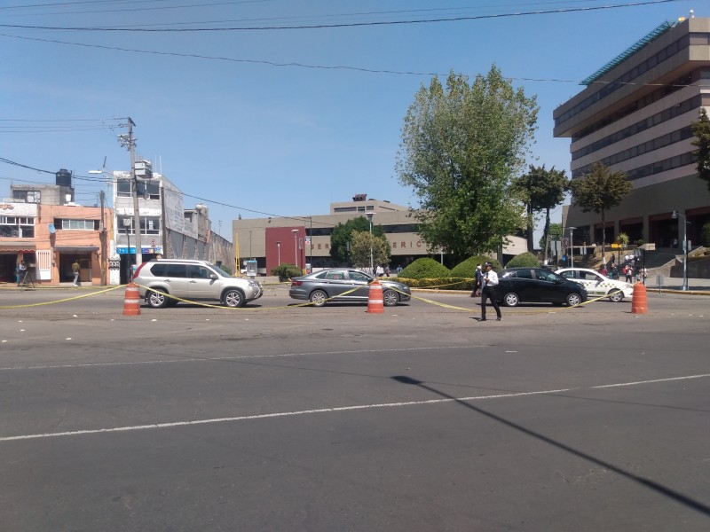 Retiran autos de las banquetas en Toluca