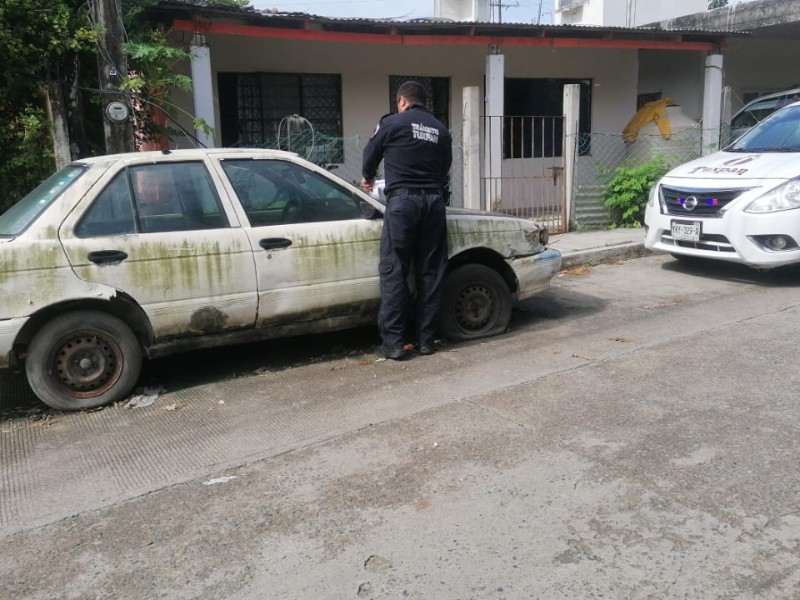Retiran autos maceta en Tuxpan